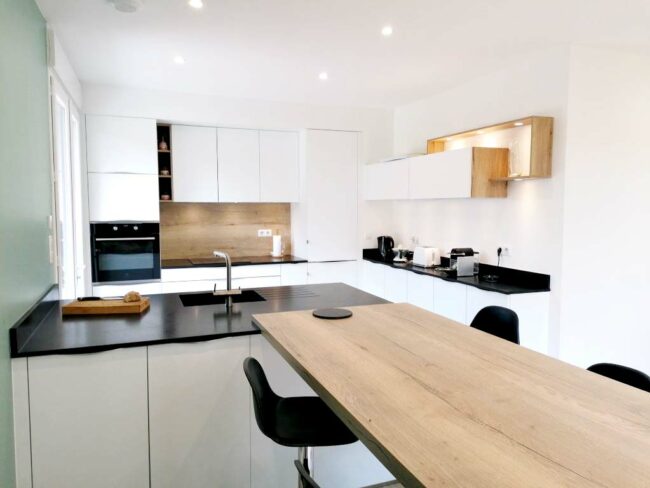 TCT conception et réalisation de cuisines sur-mesure ilot central plan de travail Boulazac Dordogne